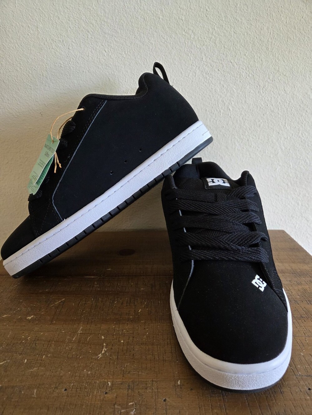 DC Mens Court Graffik Skate Shoes Size 12 In Black NWT - Picture 3 of 10
